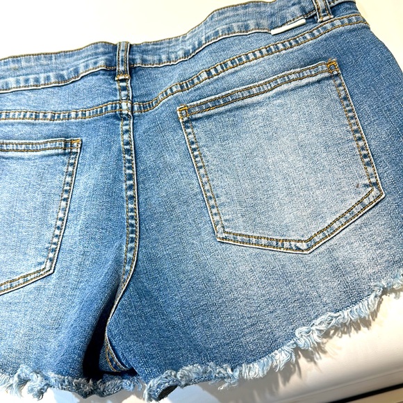 Billabong shorts never worn - Picture 4 of 4